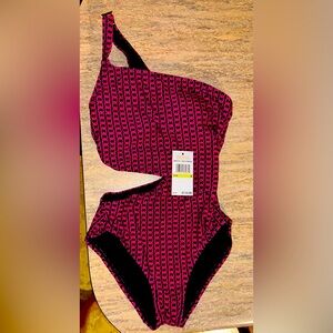 Micheal Kors swim suits , all brand new last one is size 8 paid $118
Asking $40